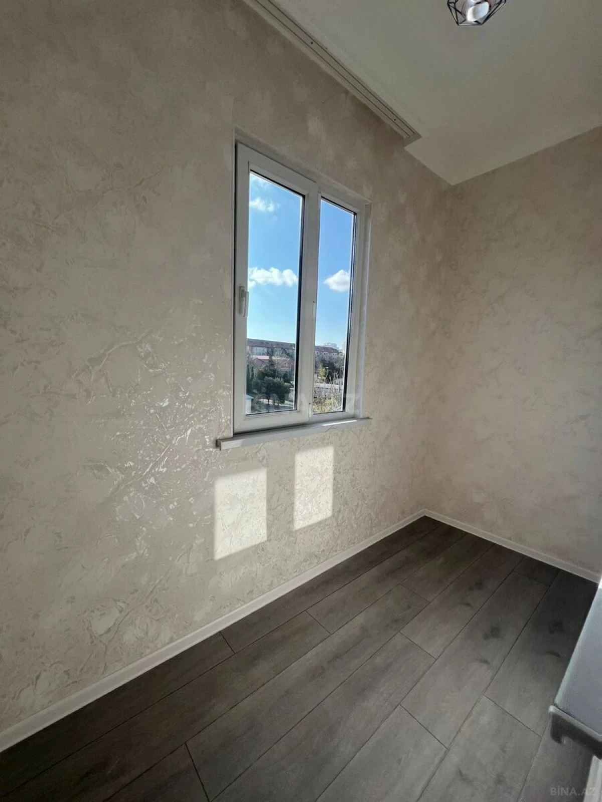 Satılır 2 otaqlı mənzil 58 m²