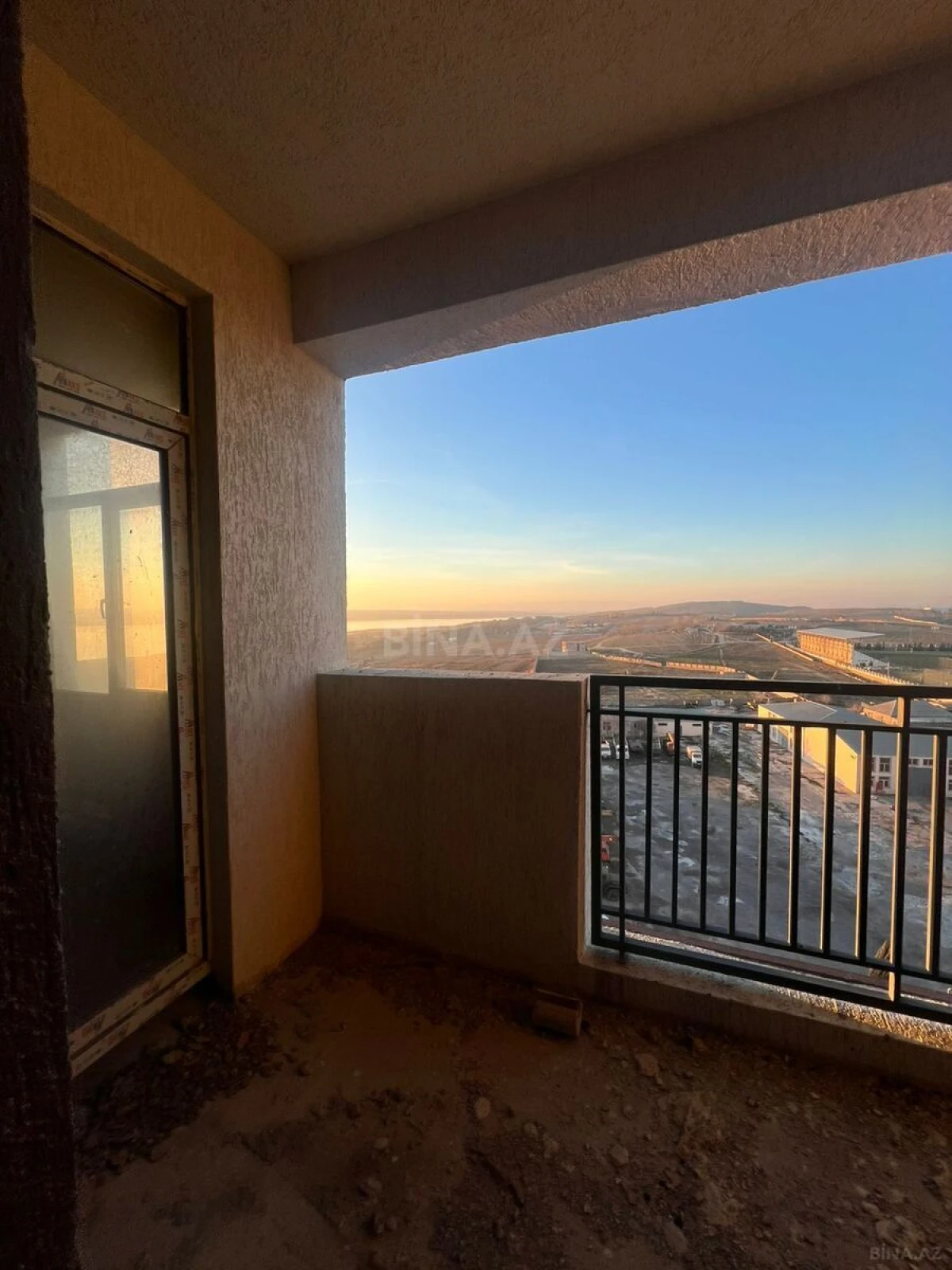 Satılır 3 otaqlı mənzil 107 m²