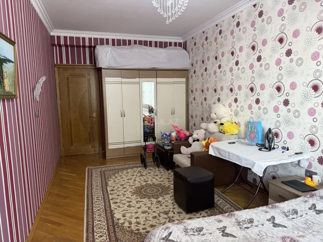 Satılır 4 otaqlı mənzil 160.3 m²