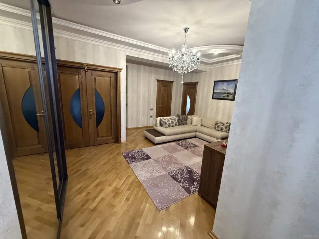 Satılır 4 otaqlı mənzil 160.3 m²