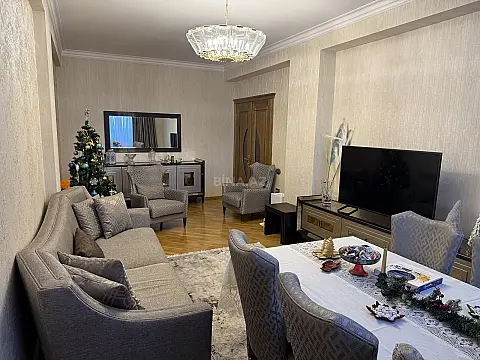 Satılır 4 otaqlı mənzil 160.3 m²