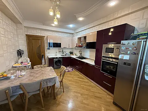 Satılır 4 otaqlı mənzil 160.3 m²