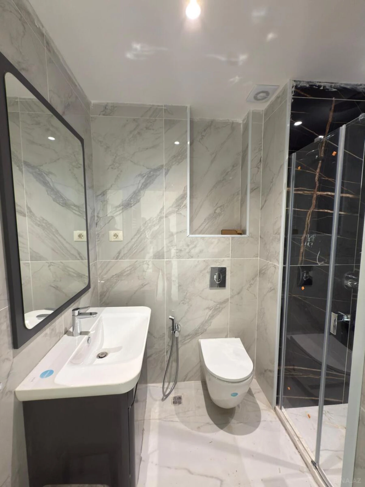 Satılır 2 otaqlı mənzil 63 m²