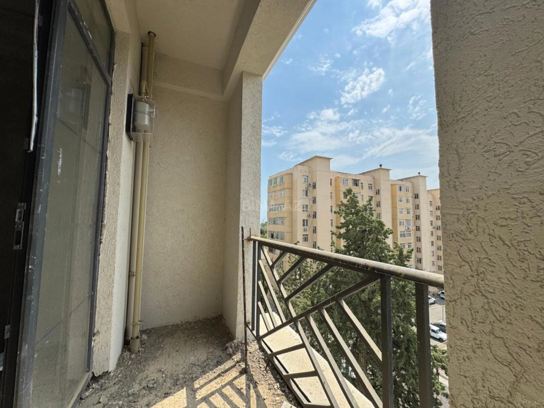 Satılır 2 otaqlı mənzil 82 m²