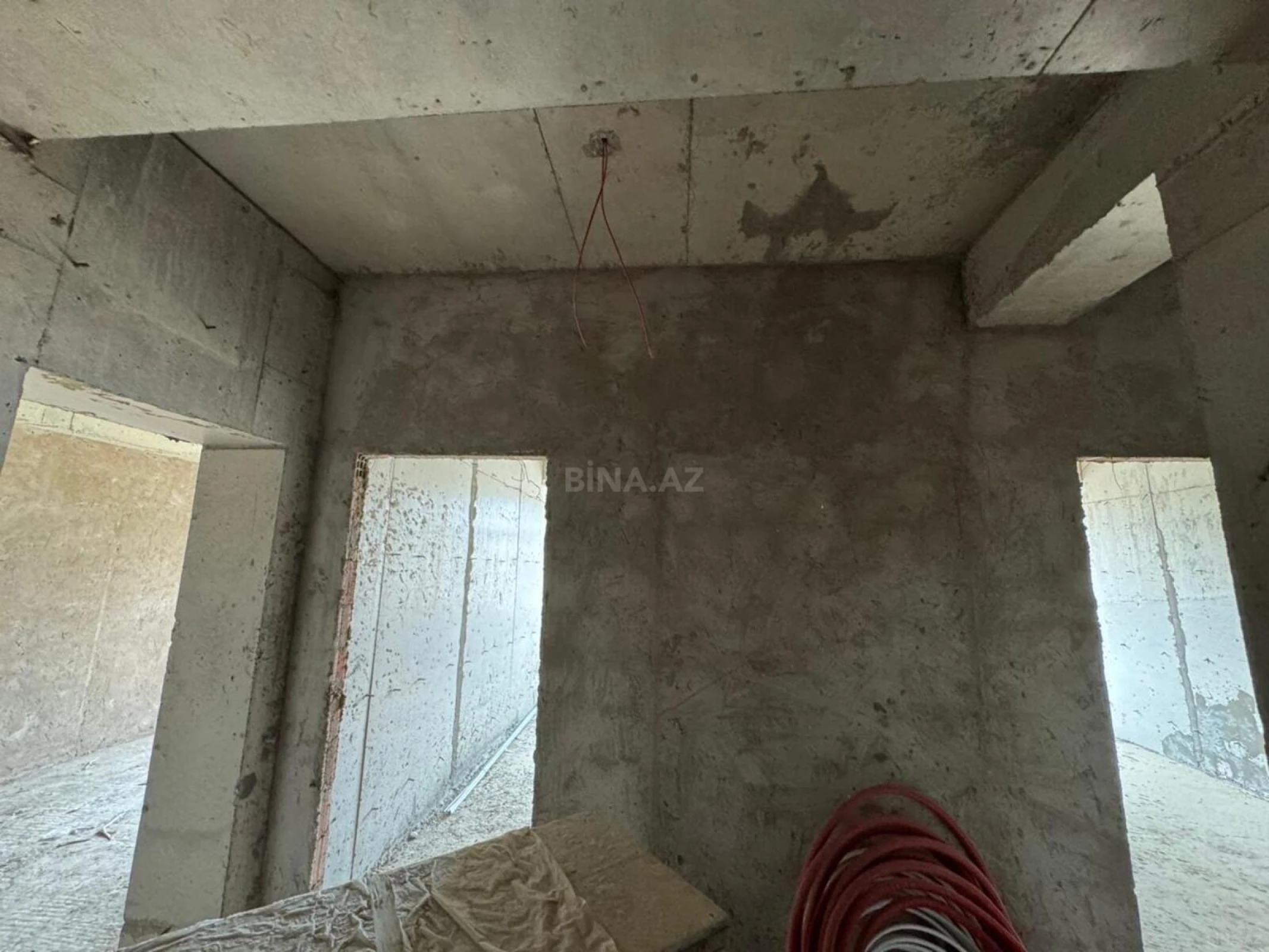 Satılır 2 otaqlı mənzil 82 m²