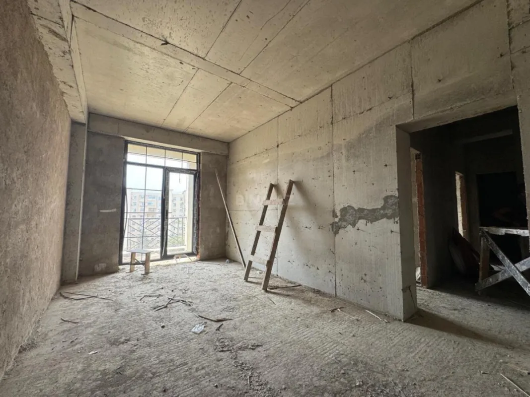 Satılır 2 otaqlı mənzil 82 m²