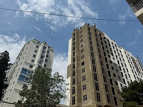 Satılır 2 otaqlı mənzil 82 m²