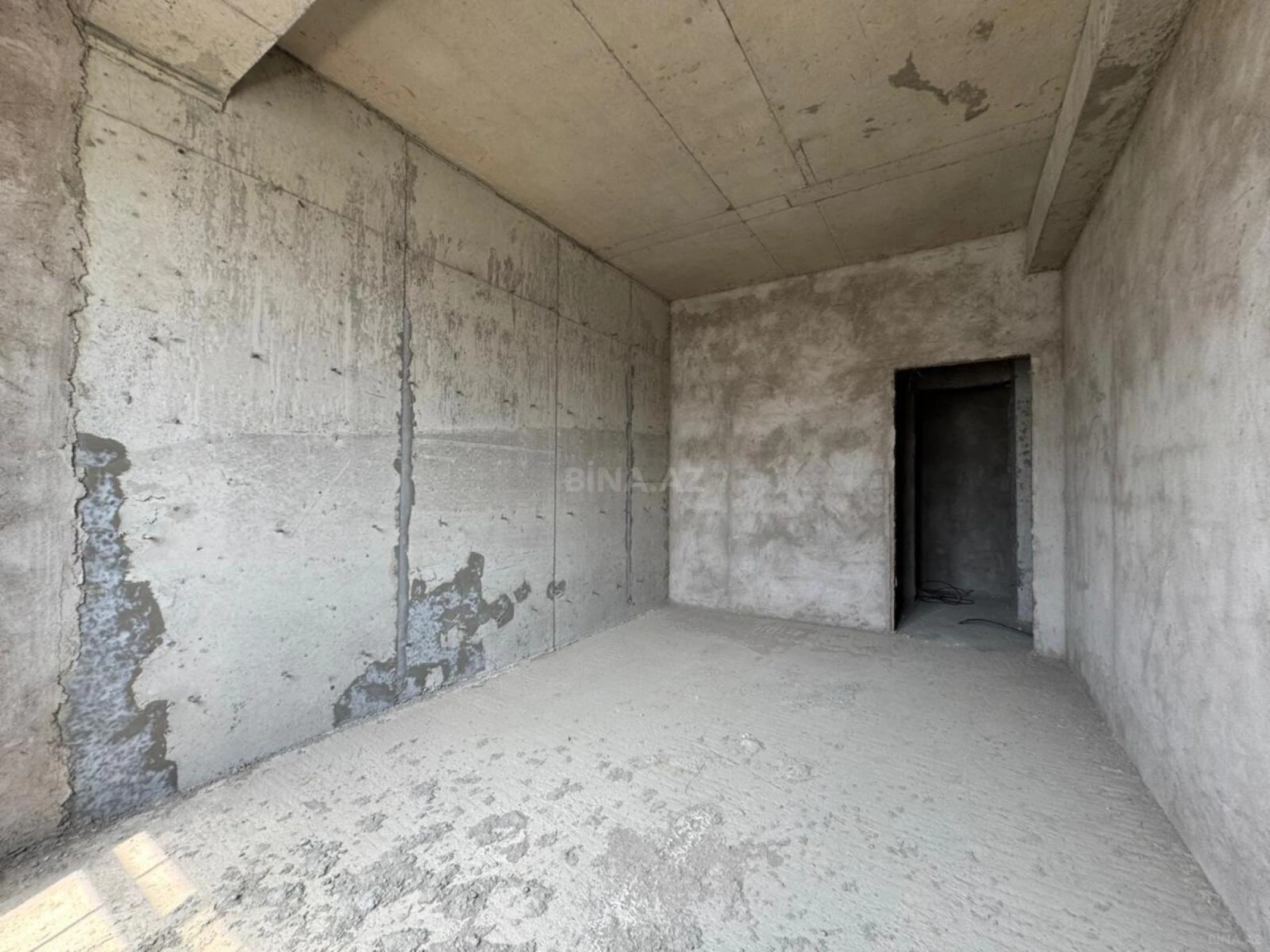 Satılır 2 otaqlı mənzil 82 m²