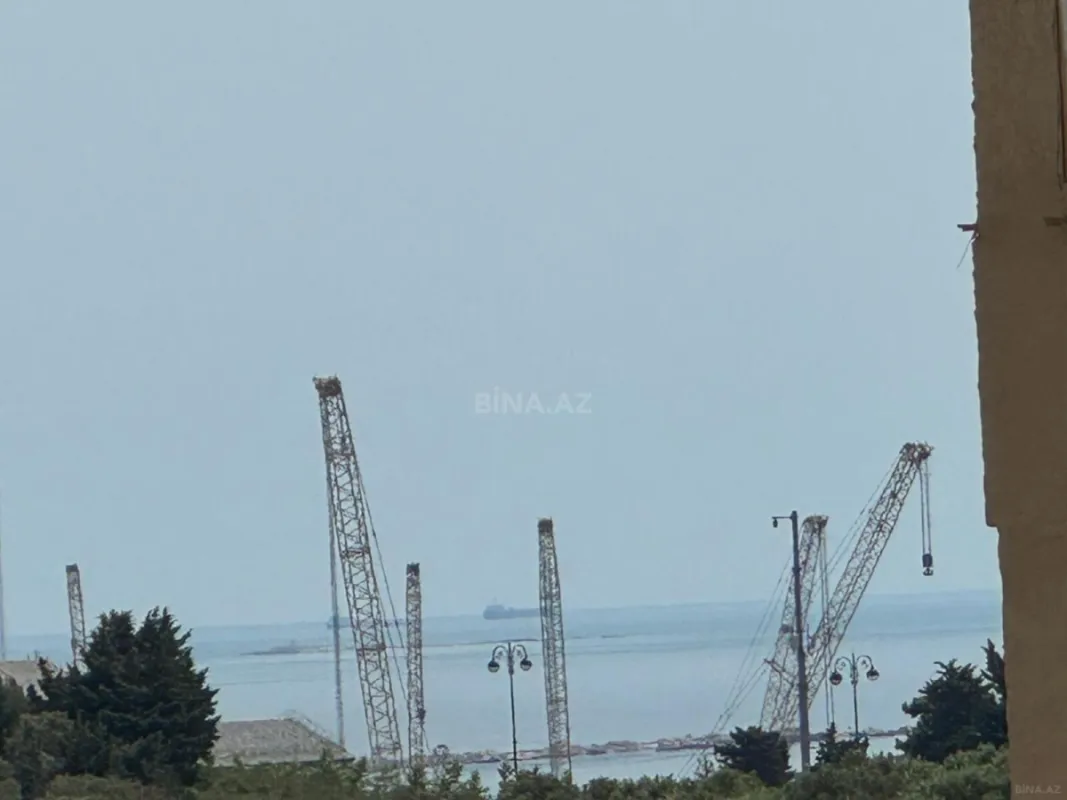 Satılır 2 otaqlı mənzil 82 m²