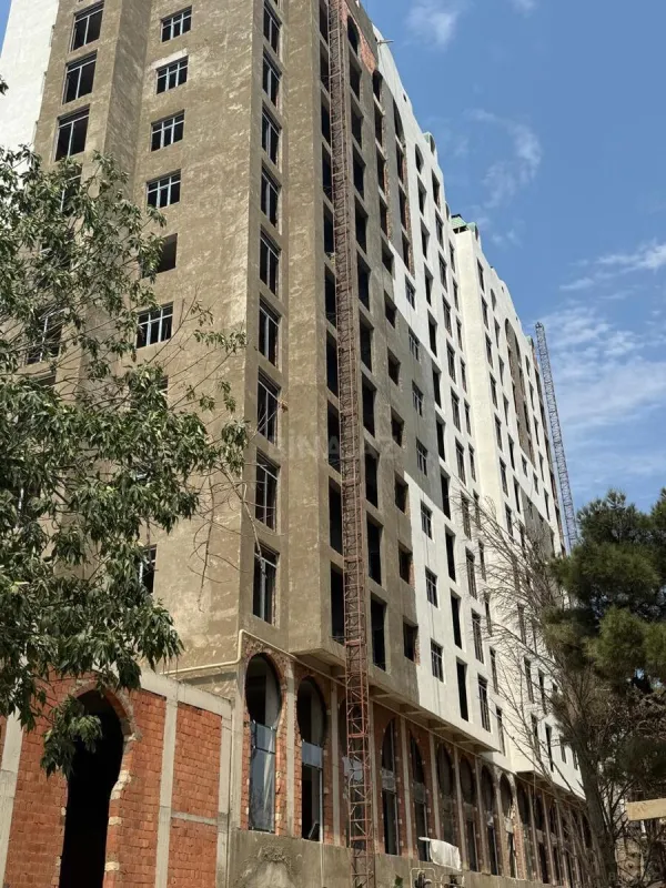 Satılır 2 otaqlı mənzil 82 m²