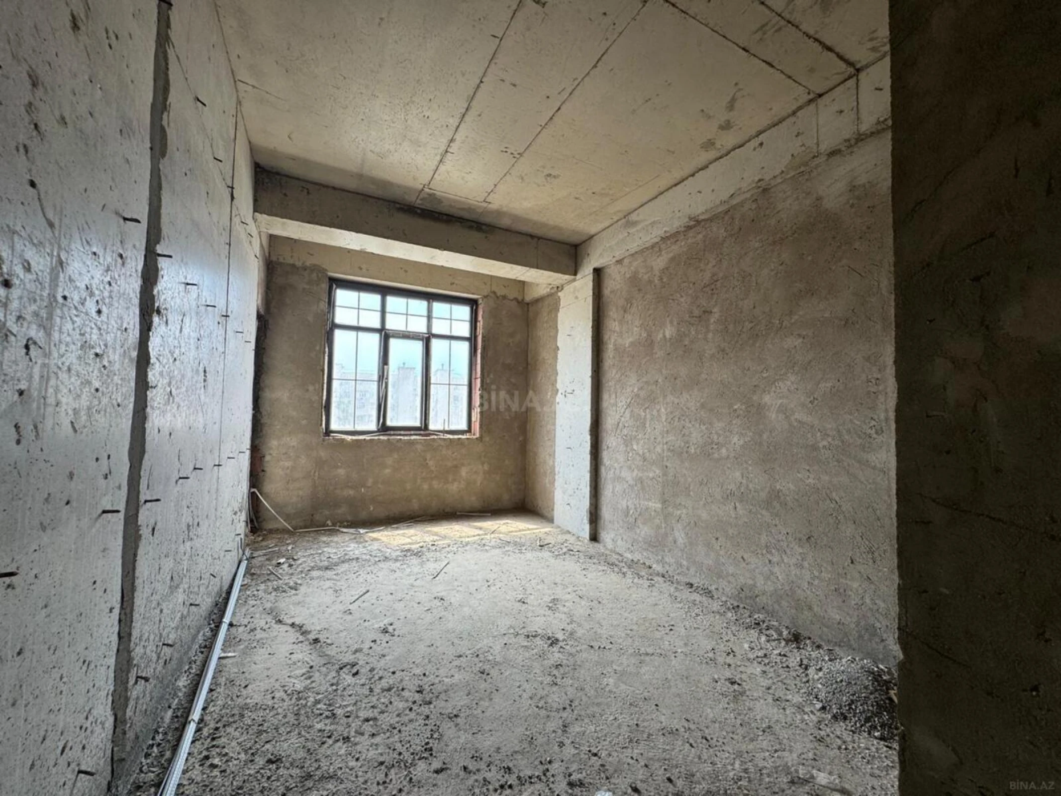 Satılır 2 otaqlı mənzil 82 m²