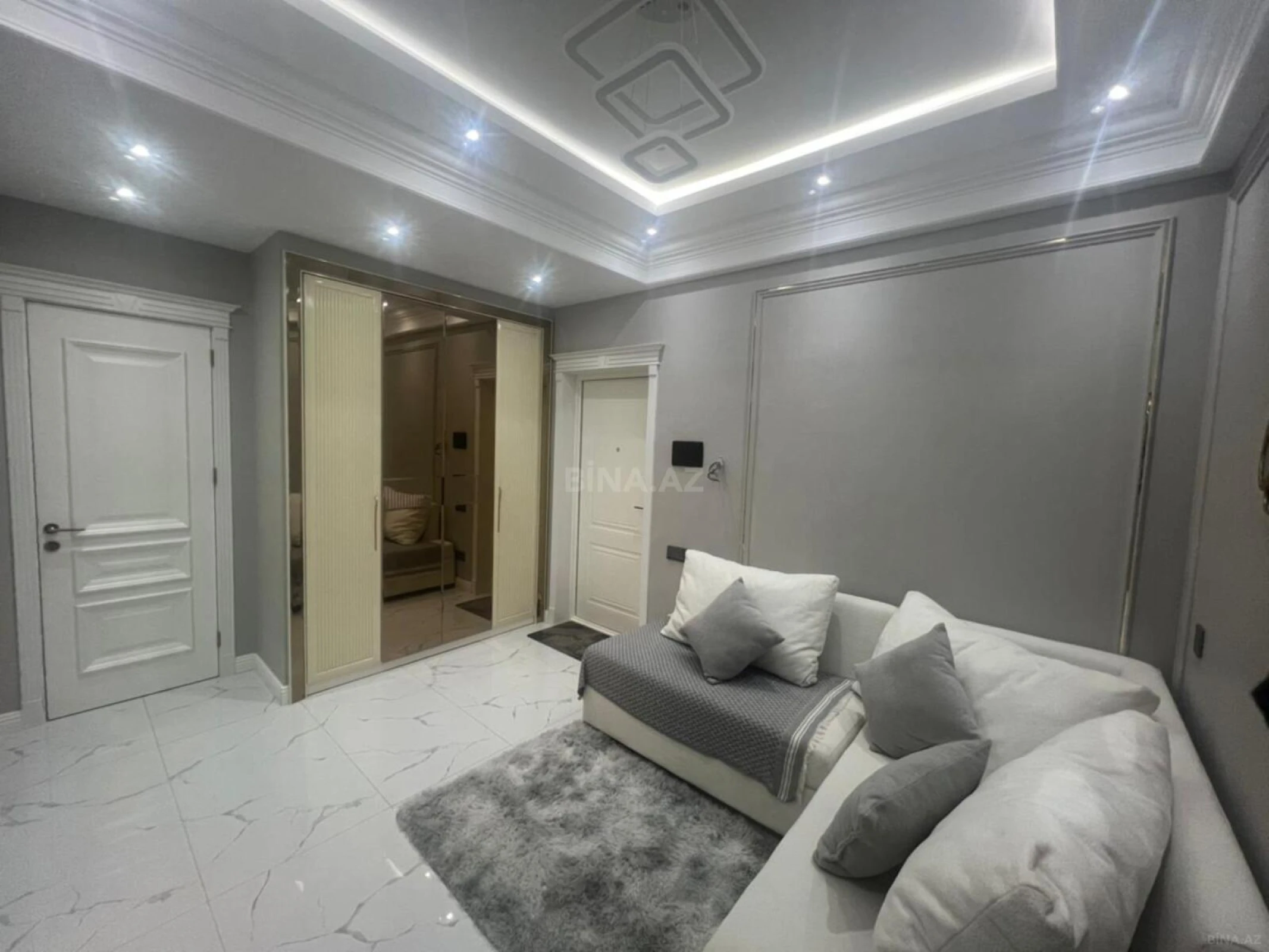 Satılır 2 otaqlı mənzil 68 m²