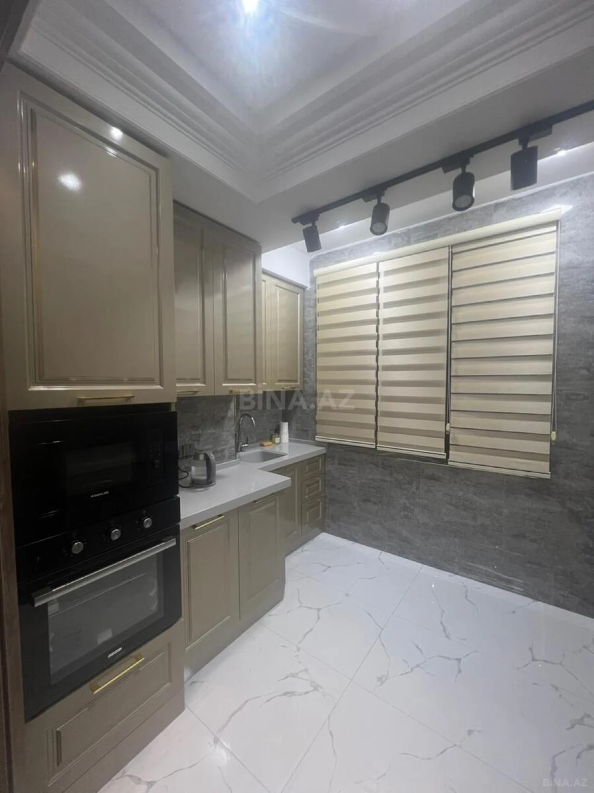 Satılır 2 otaqlı mənzil 68 m²