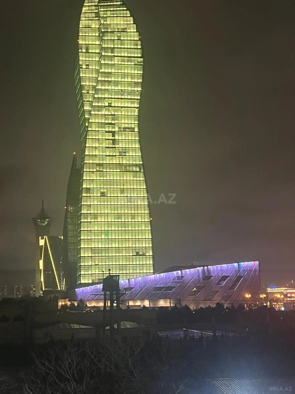 Satılır 2 otaqlı mənzil 68 m²