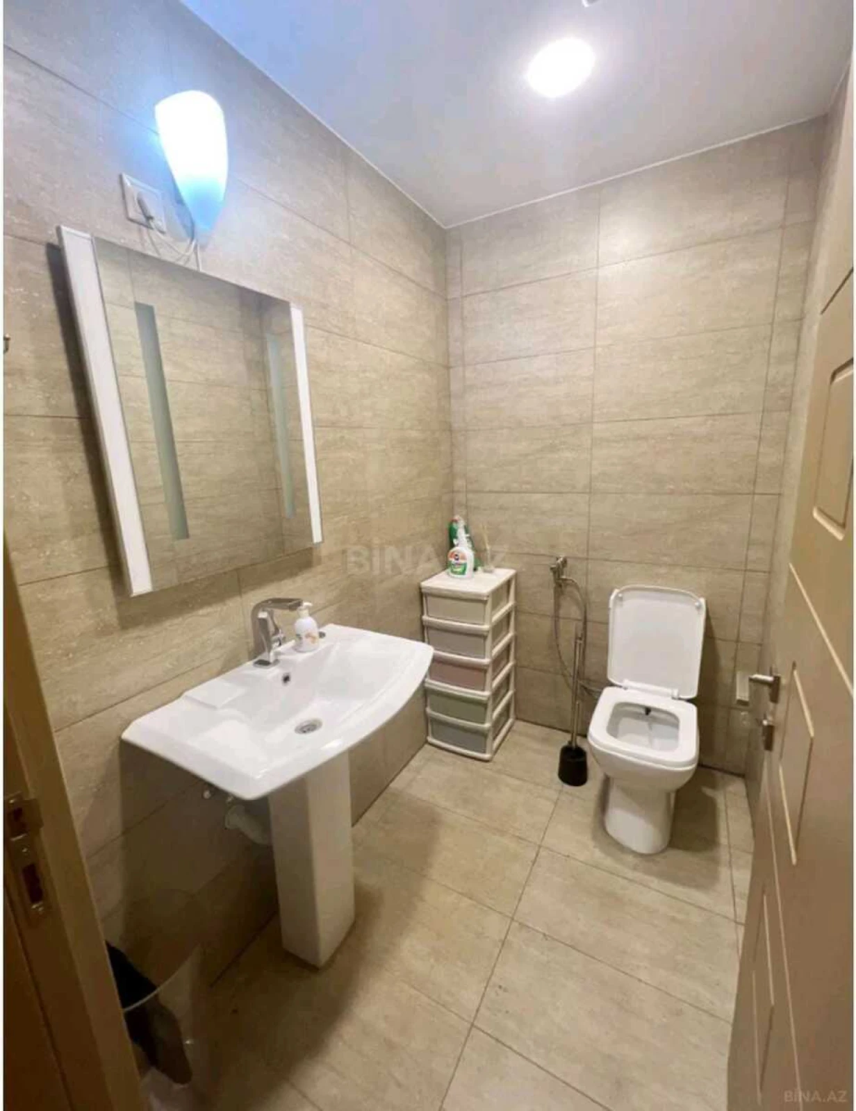Kirayə verilir 2 otaqlı mənzil 85 m²