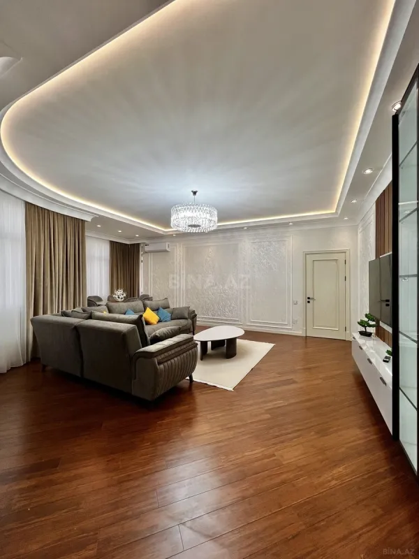 Satılır 4 otaqlı mənzil 191 m²