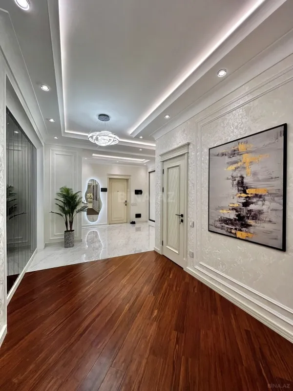 Satılır 4 otaqlı mənzil 191 m²