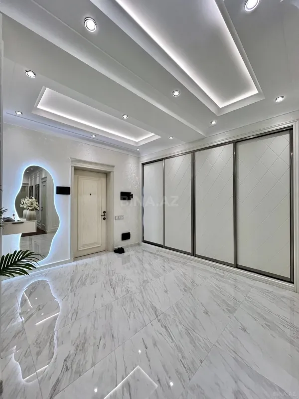 Satılır 4 otaqlı mənzil 191 m²