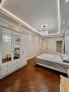 Satılır 4 otaqlı mənzil 191 m²