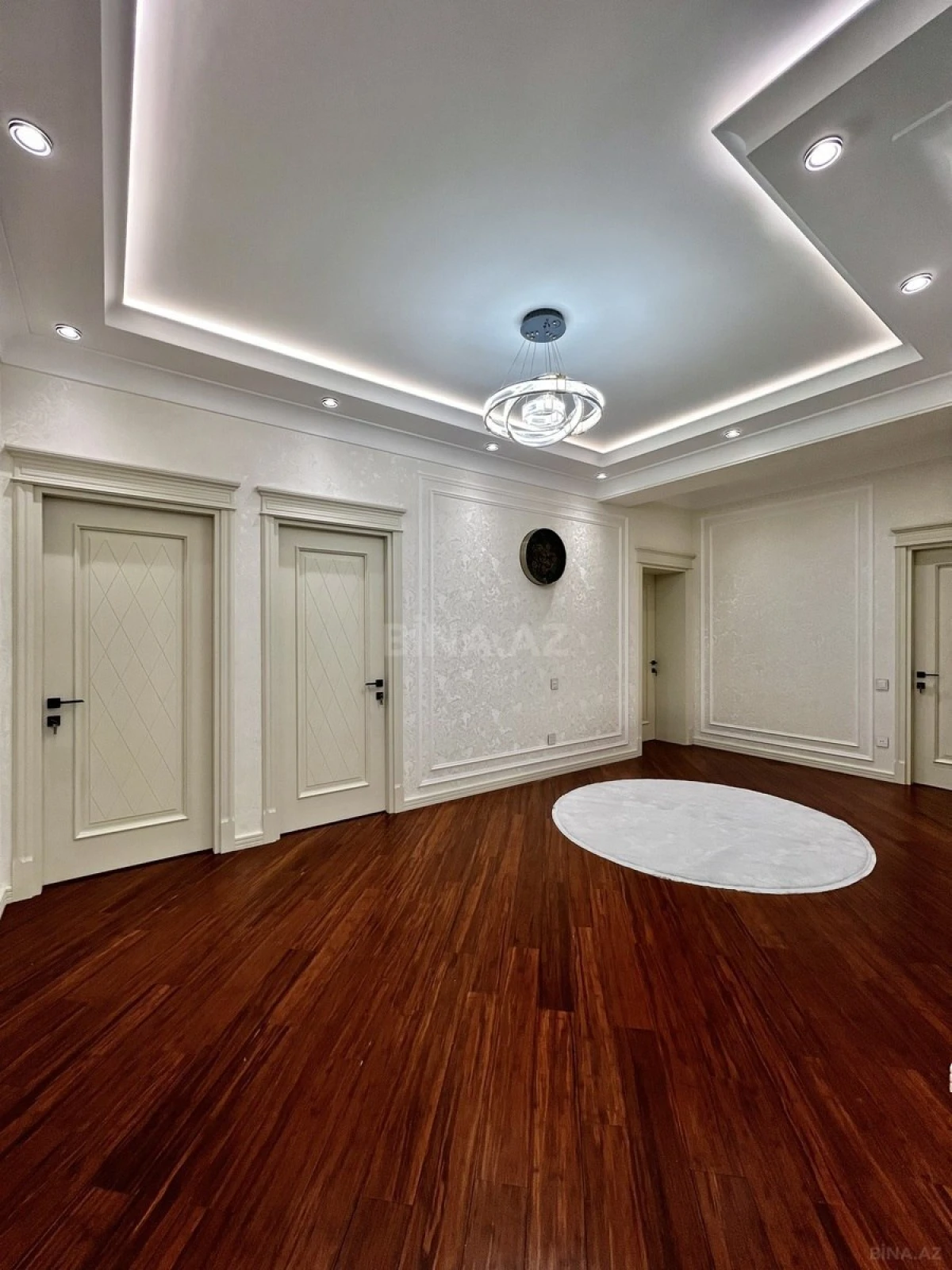 Satılır 4 otaqlı mənzil 191 m²