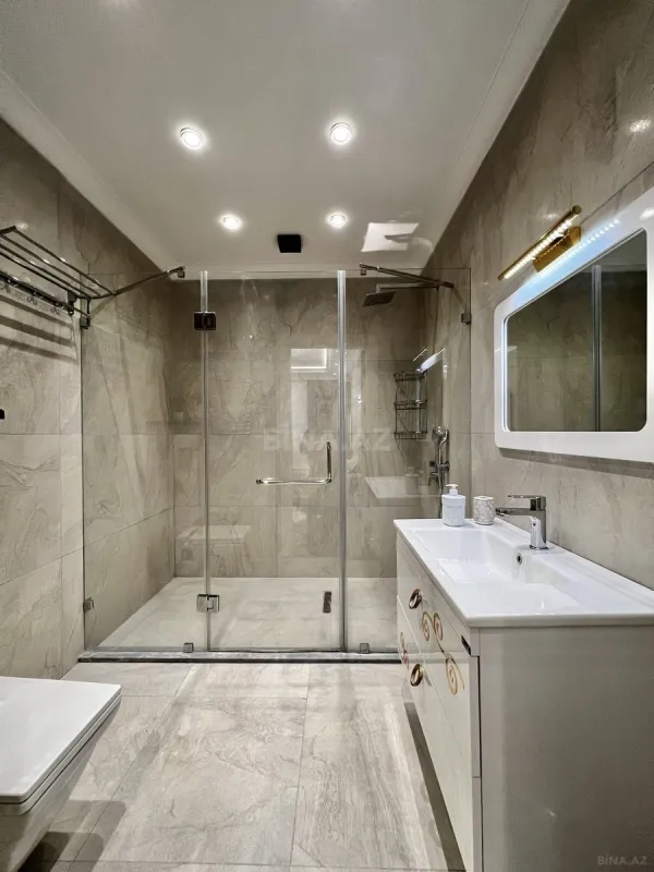 Satılır 4 otaqlı mənzil 191 m²