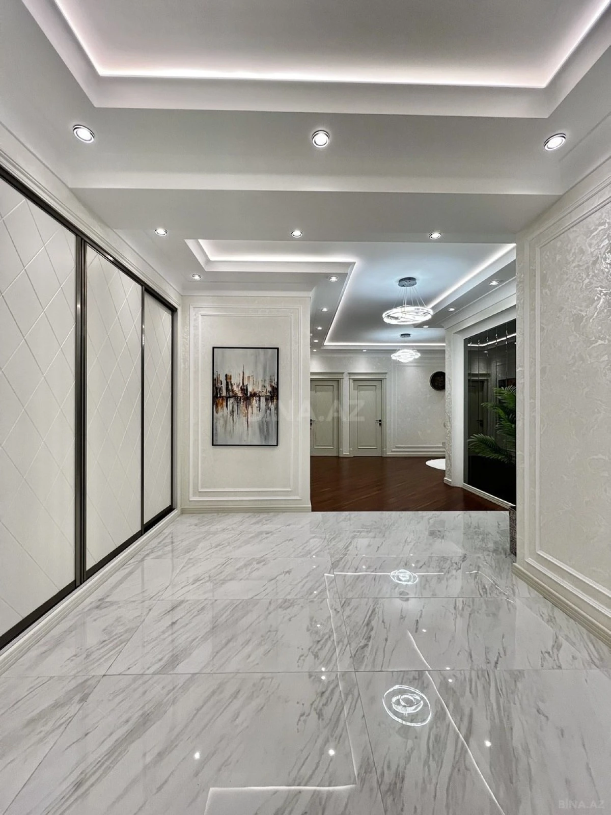 Satılır 4 otaqlı mənzil 191 m²