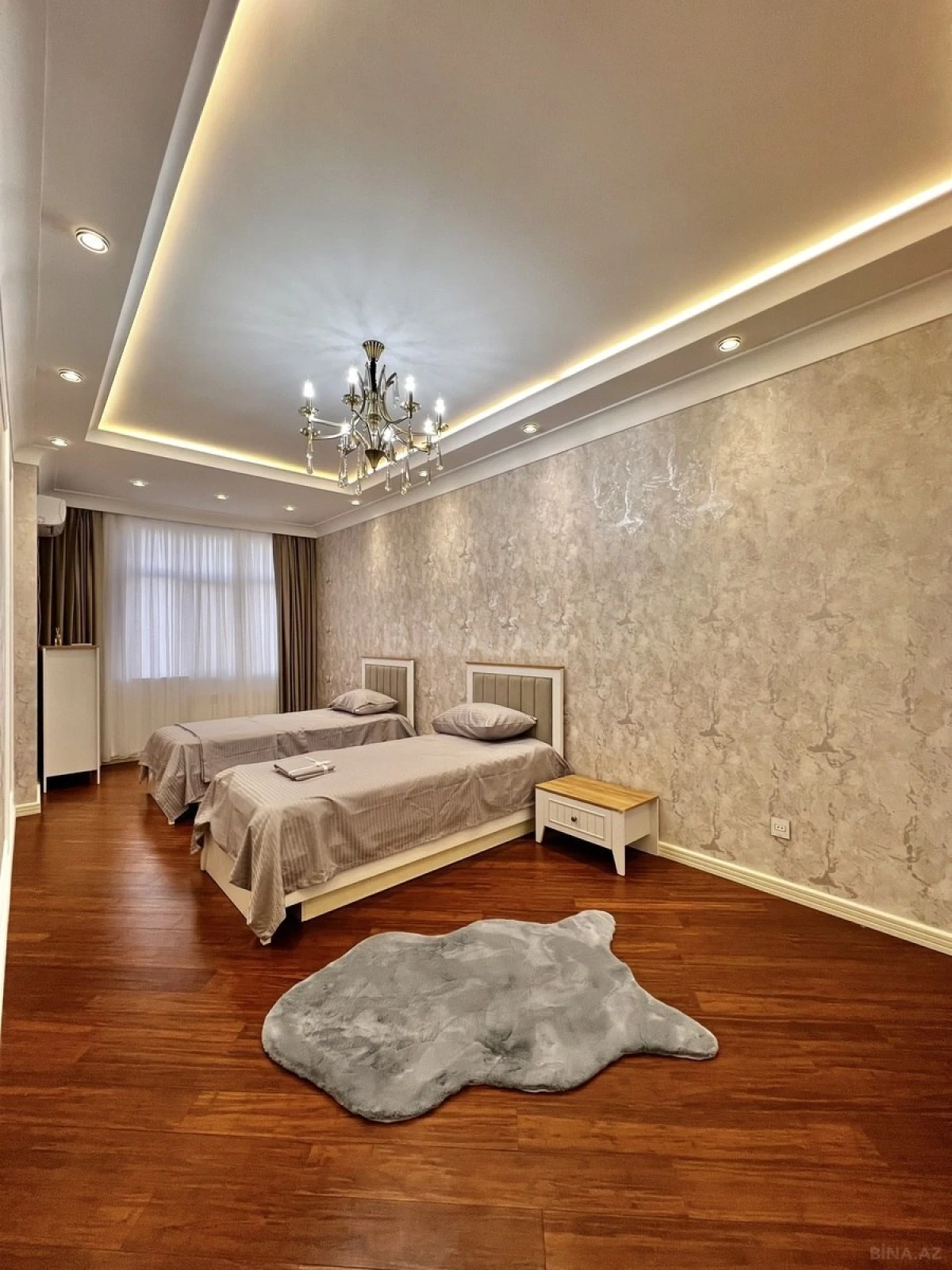 Satılır 4 otaqlı mənzil 191 m²