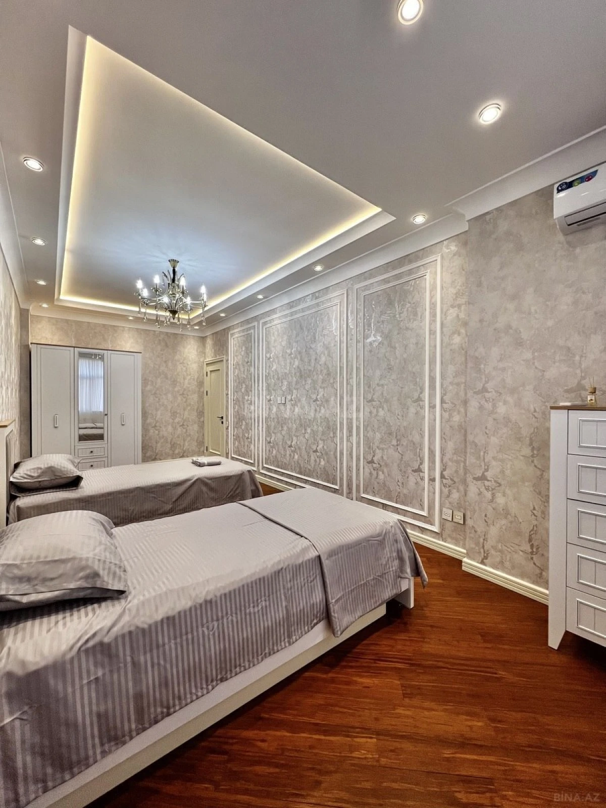 Satılır 4 otaqlı mənzil 191 m²