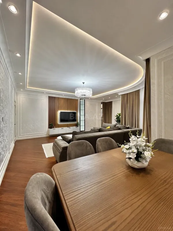Satılır 4 otaqlı mənzil 191 m²