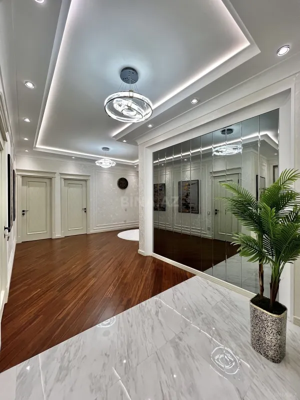 Satılır 4 otaqlı mənzil 191 m²