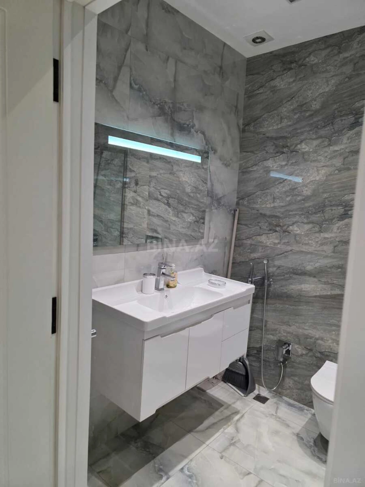 Kirayə verilir 2 otaqlı mənzil 100 m²