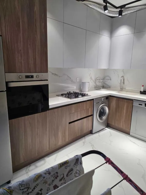 Kirayə verilir 2 otaqlı mənzil 100 m²