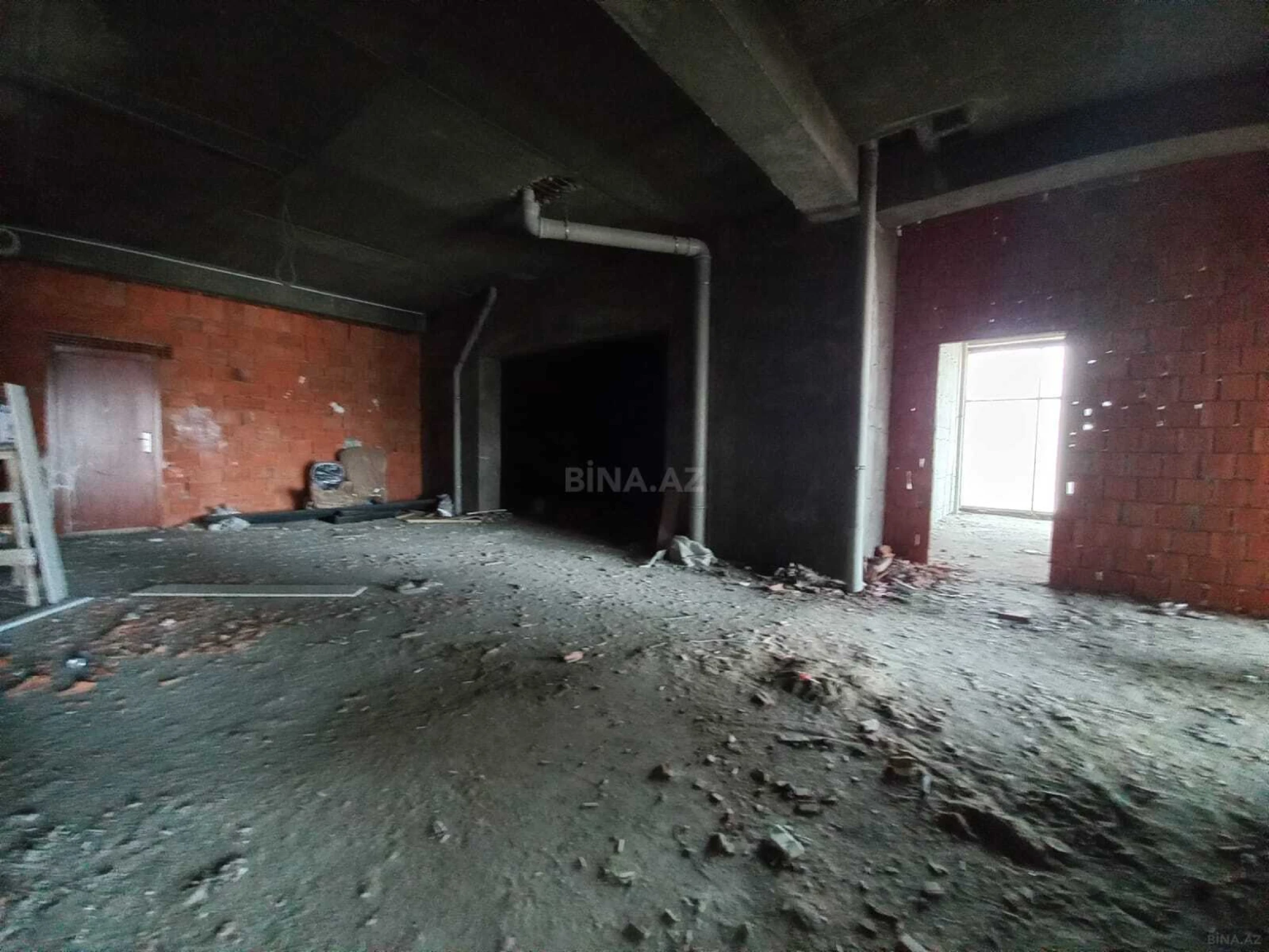 Satılır obyekt 250 m²