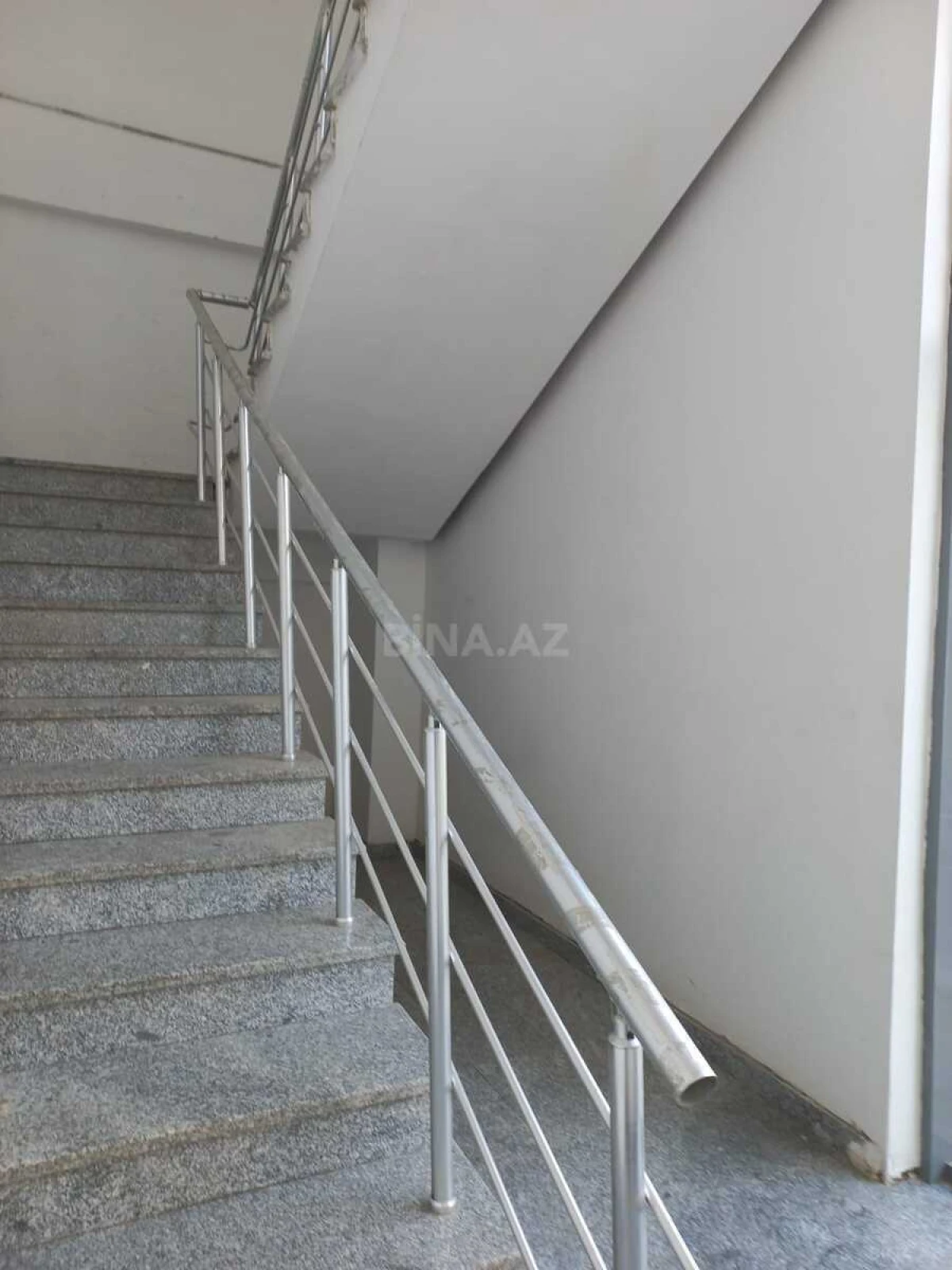 Satılır obyekt 250 m²