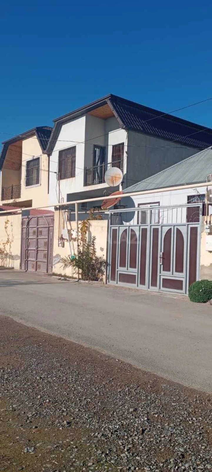 Satılır 4 otaqlı həyət evi 105 m²