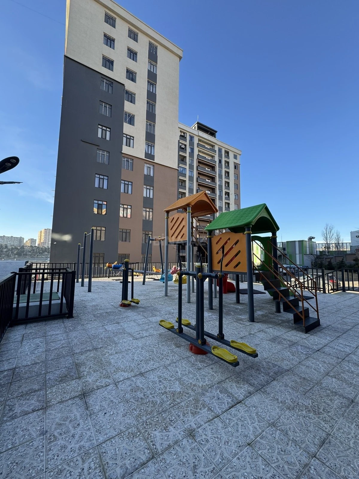 Satılır 3 otaqlı mənzil 74 m²