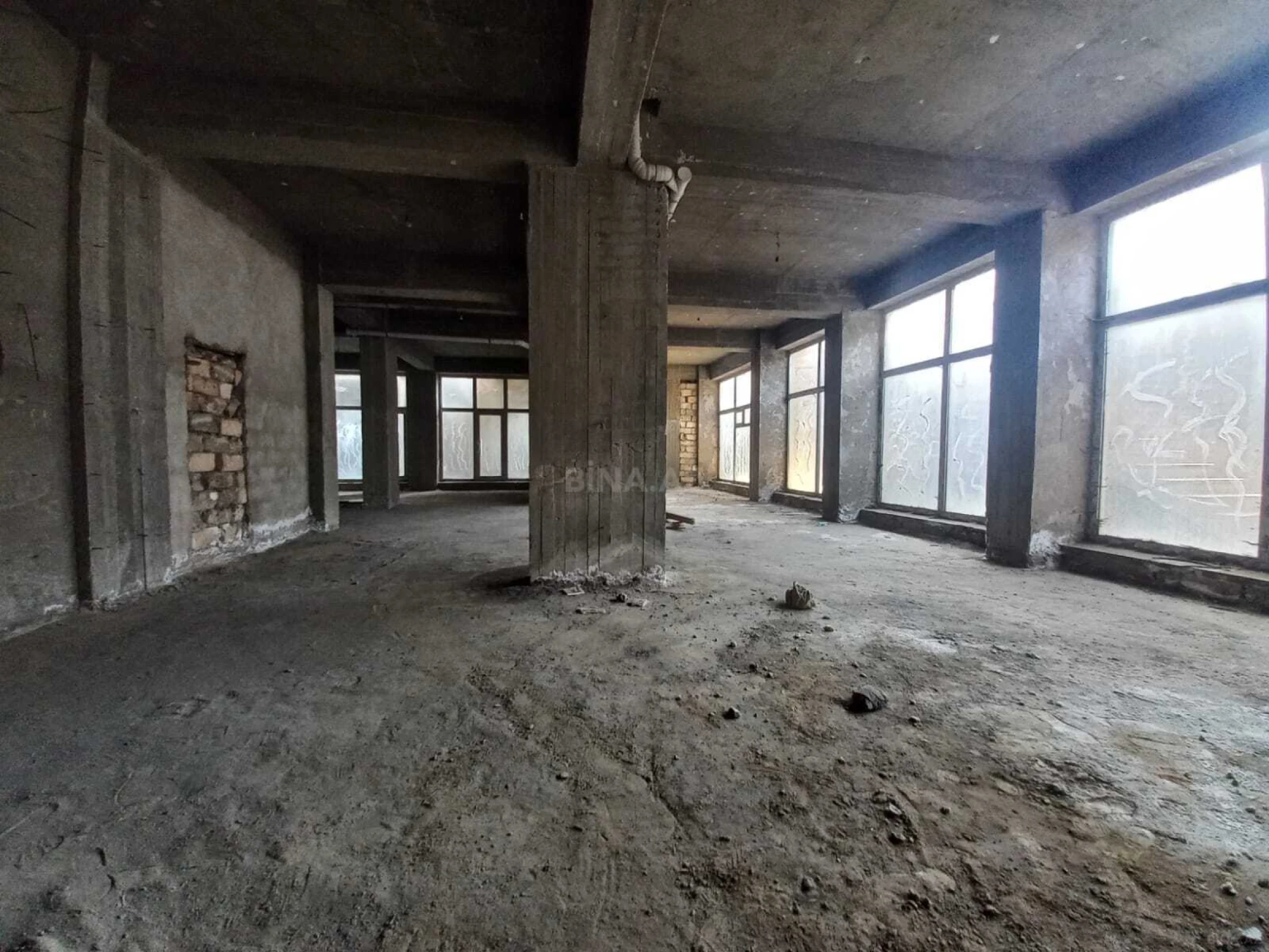 Satılır obyekt 400 m²