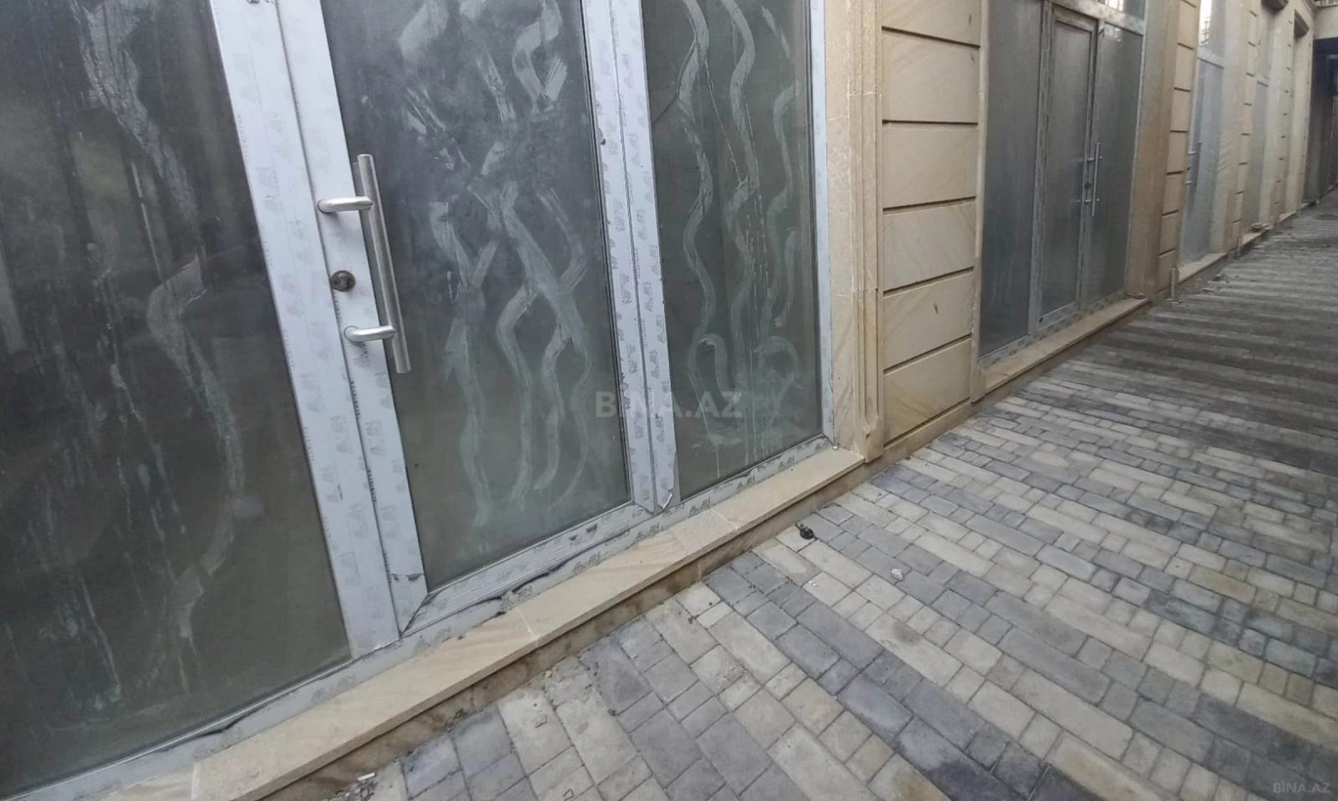 Satılır obyekt 400 m²