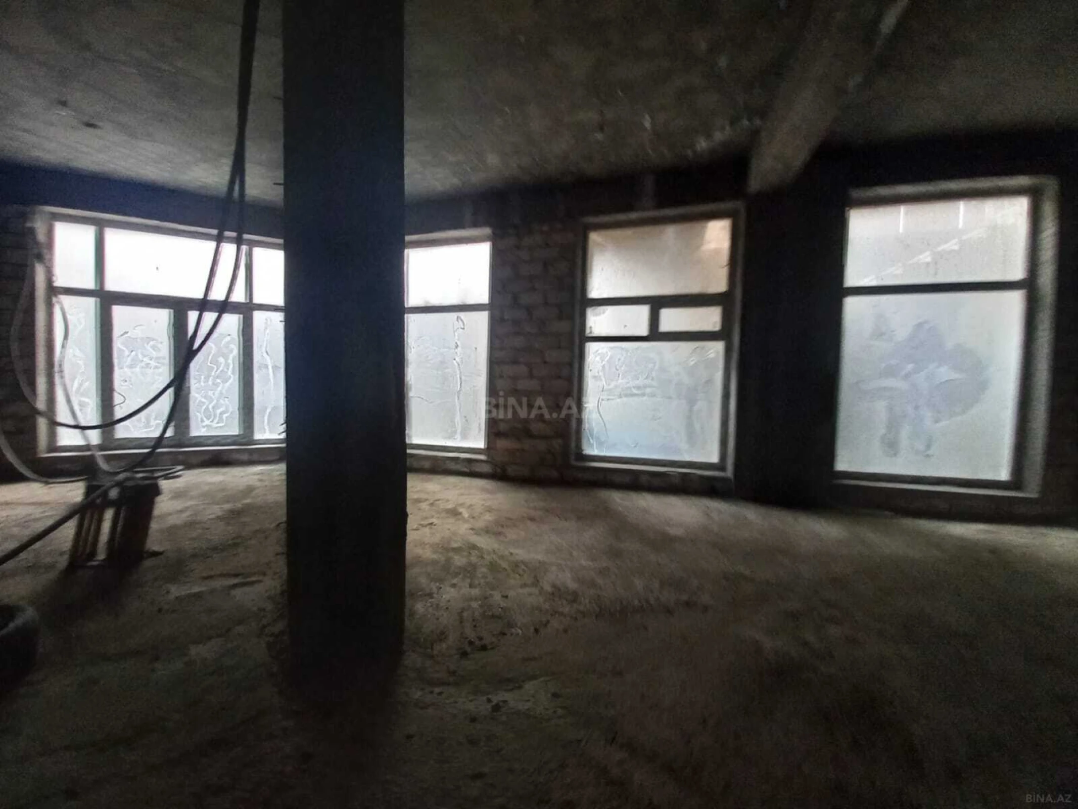 Satılır obyekt 400 m²