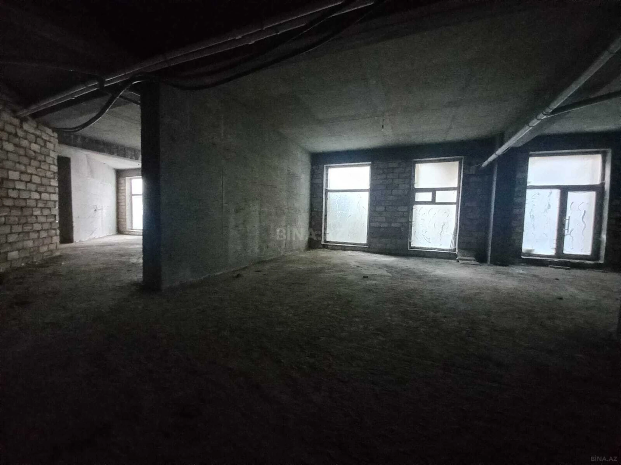 Satılır obyekt 400 m²