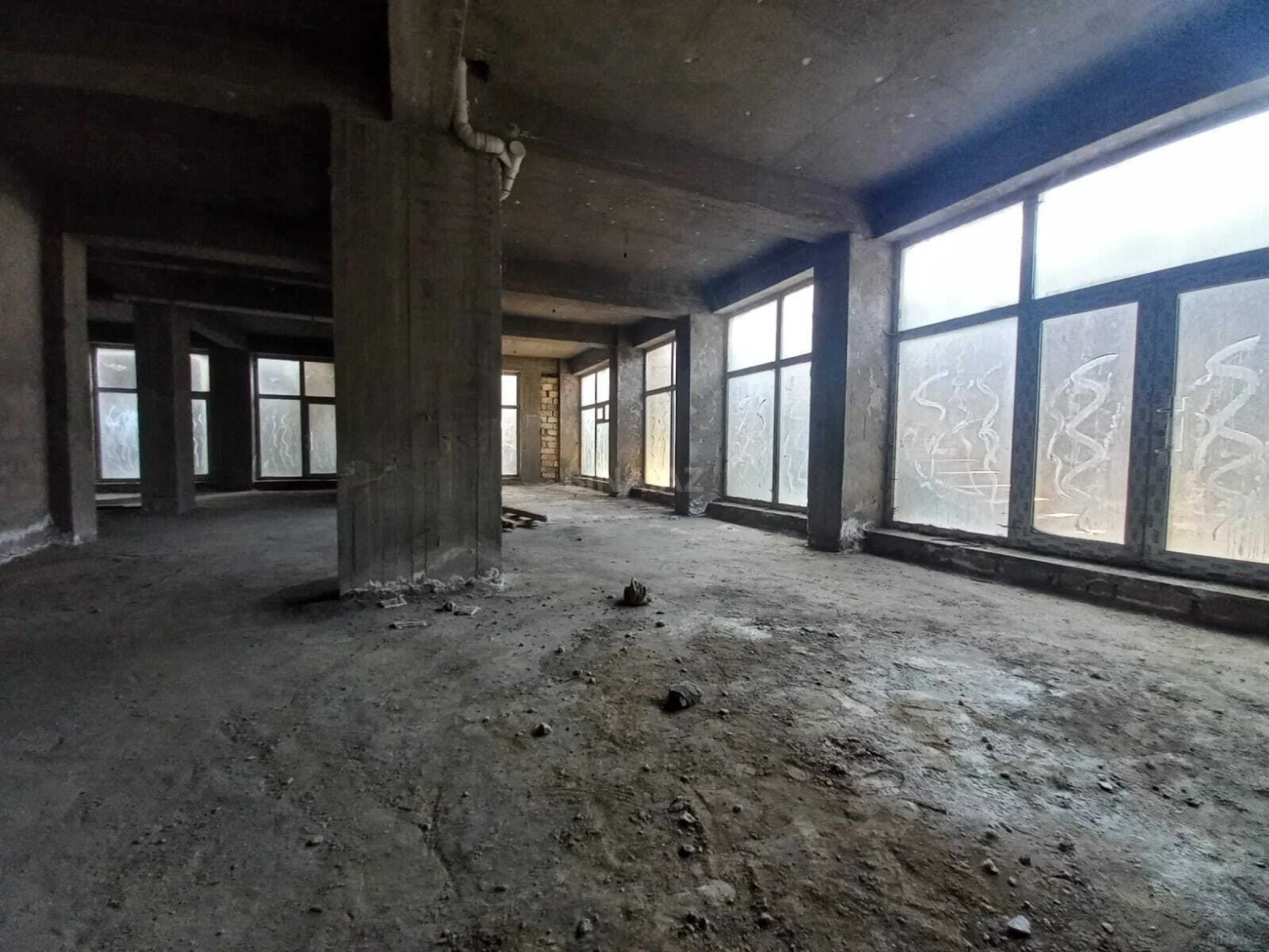 Satılır obyekt 400 m²