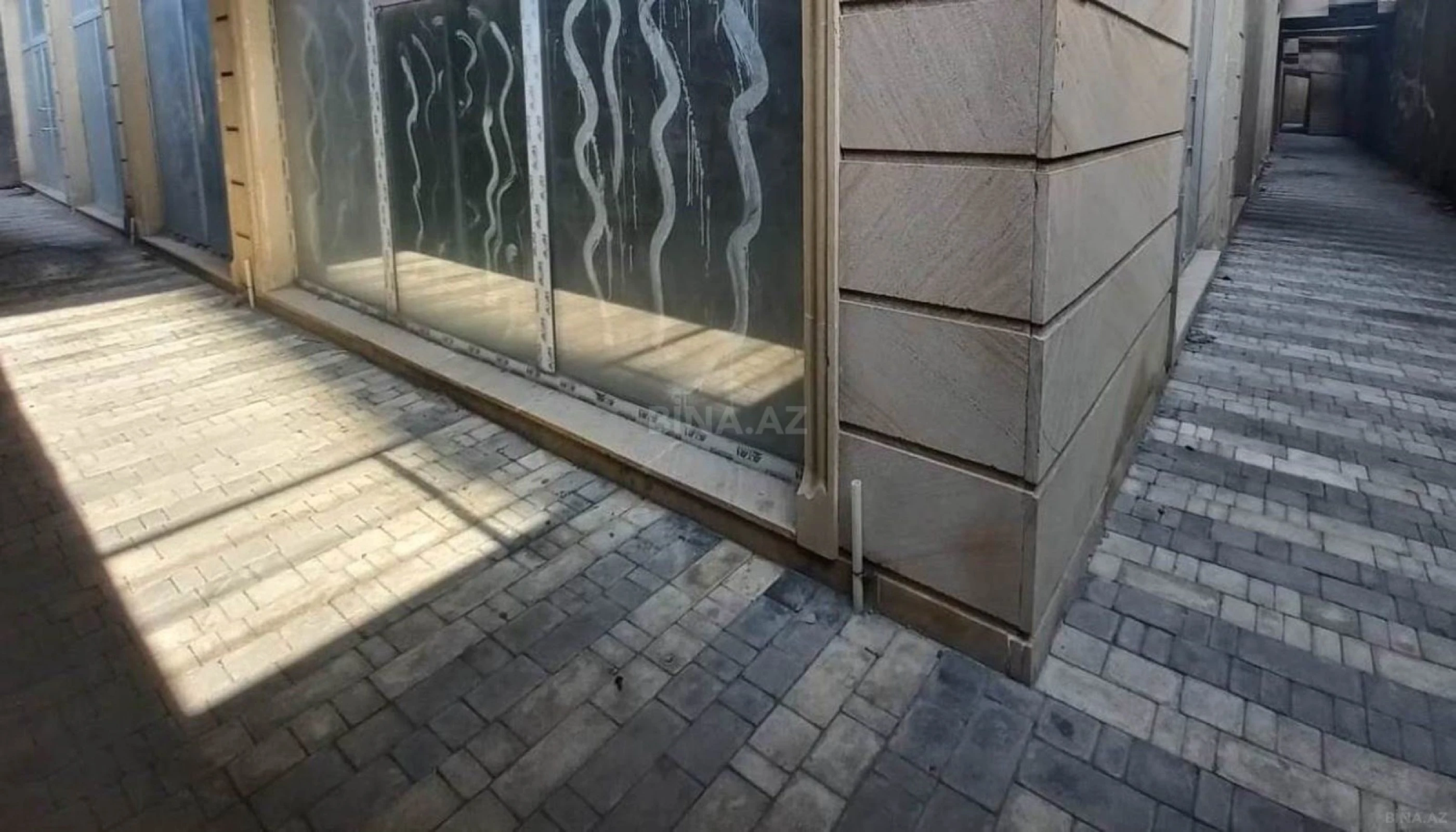 Satılır obyekt 400 m²