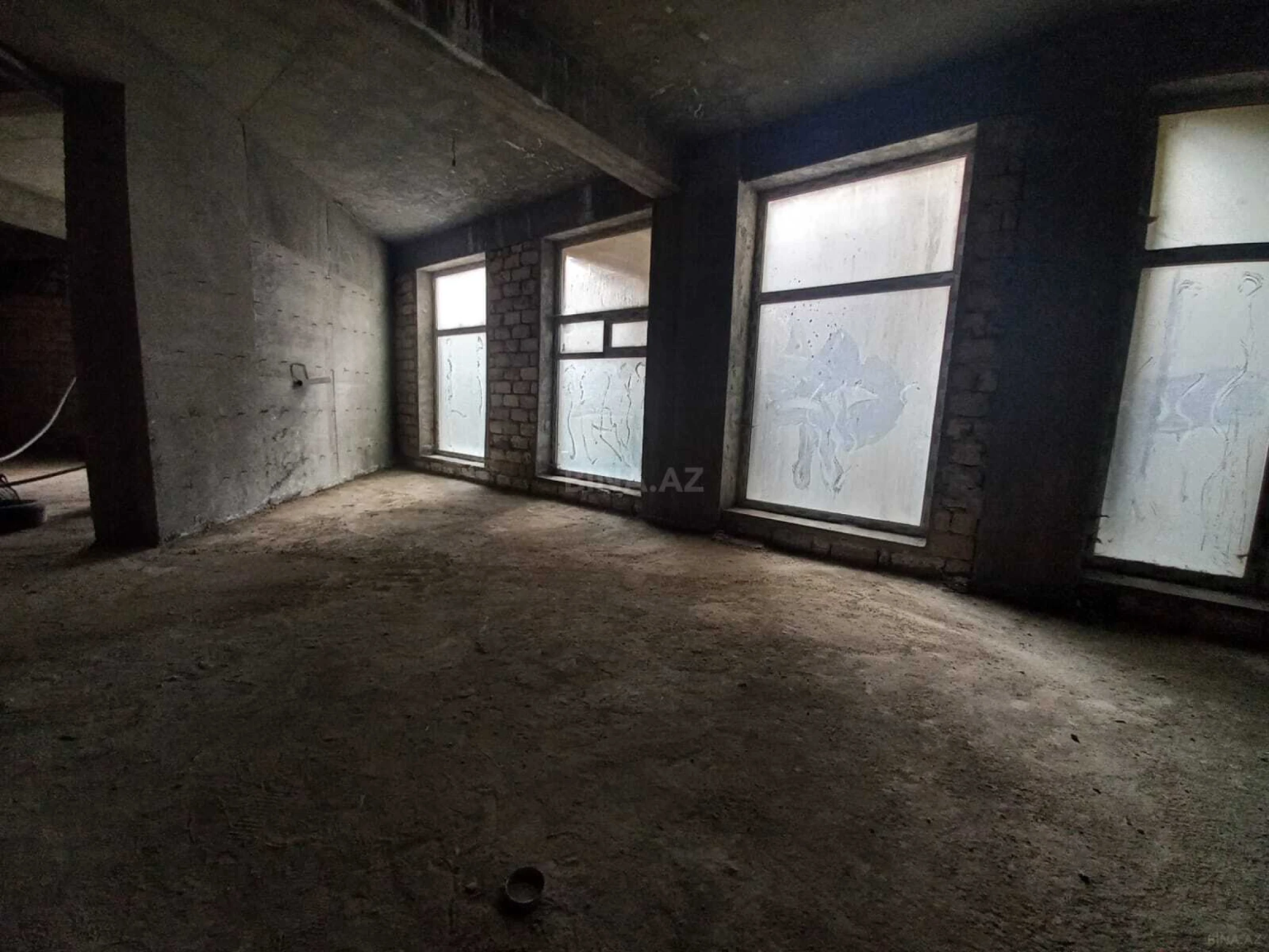 Satılır obyekt 400 m²