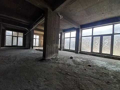 Satılır obyekt 400 m²