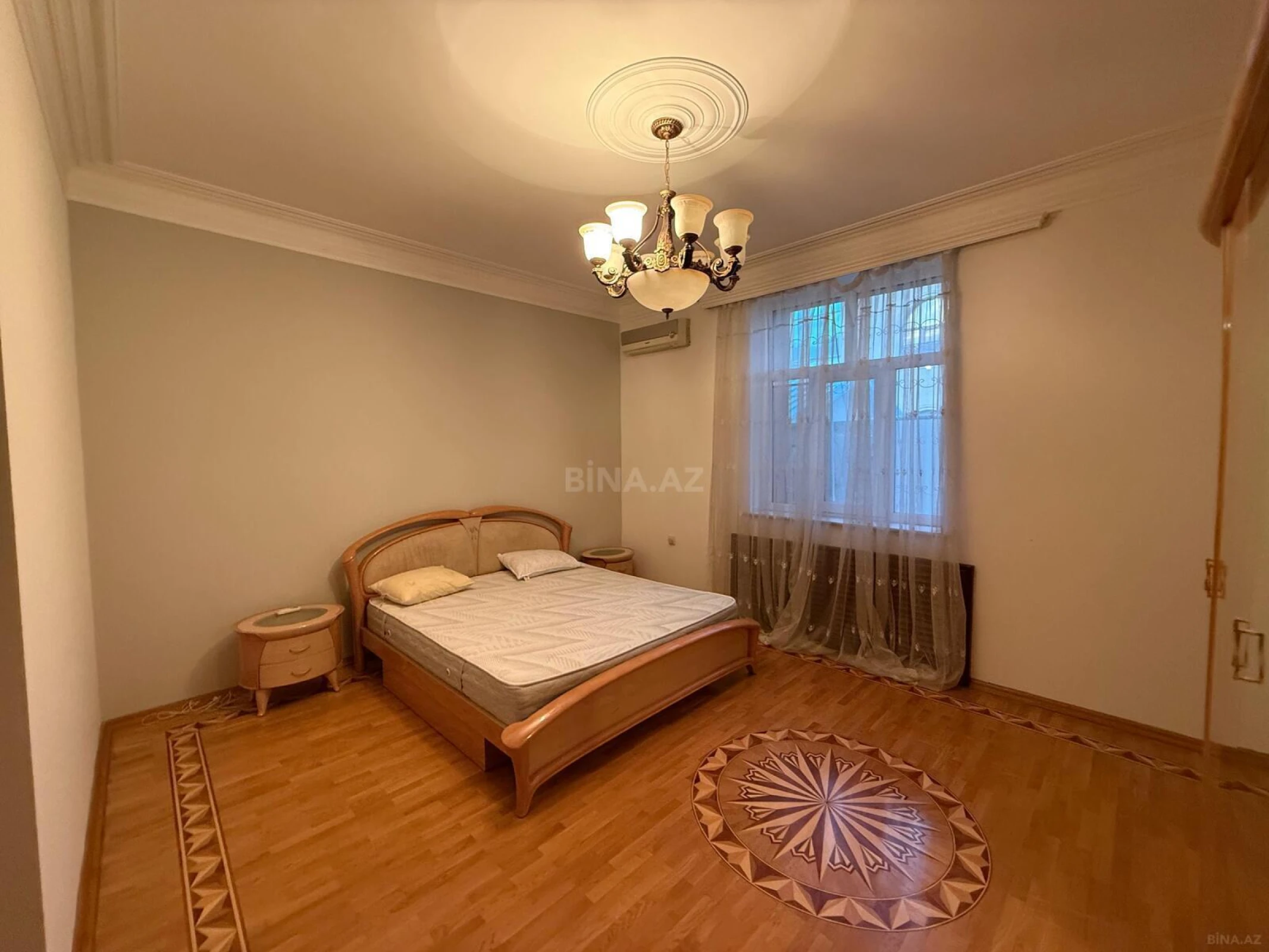 Kirayə verilir 8 otaqlı ofis 800 m²