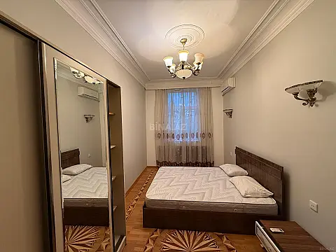 Kirayə verilir 8 otaqlı ofis 800 m²