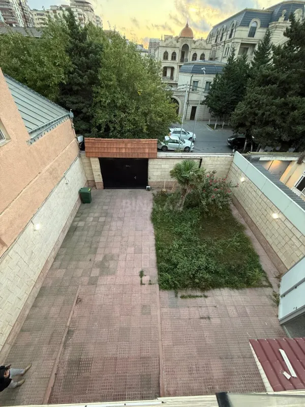 Kirayə verilir 8 otaqlı ofis 800 m²