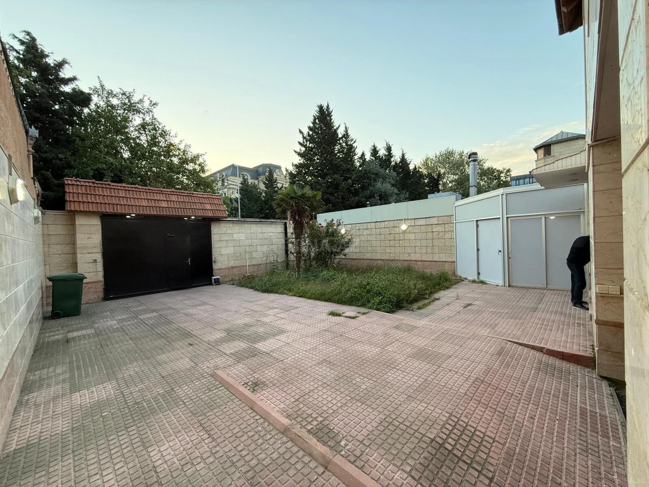 Kirayə verilir 8 otaqlı ofis 800 m²