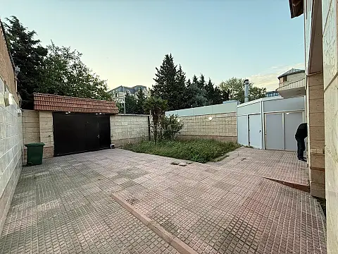 Kirayə verilir 8 otaqlı ofis 800 m²