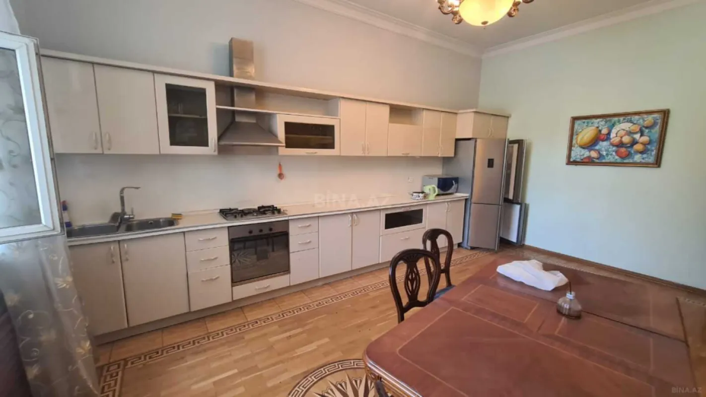 Kirayə verilir 8 otaqlı ofis 800 m²